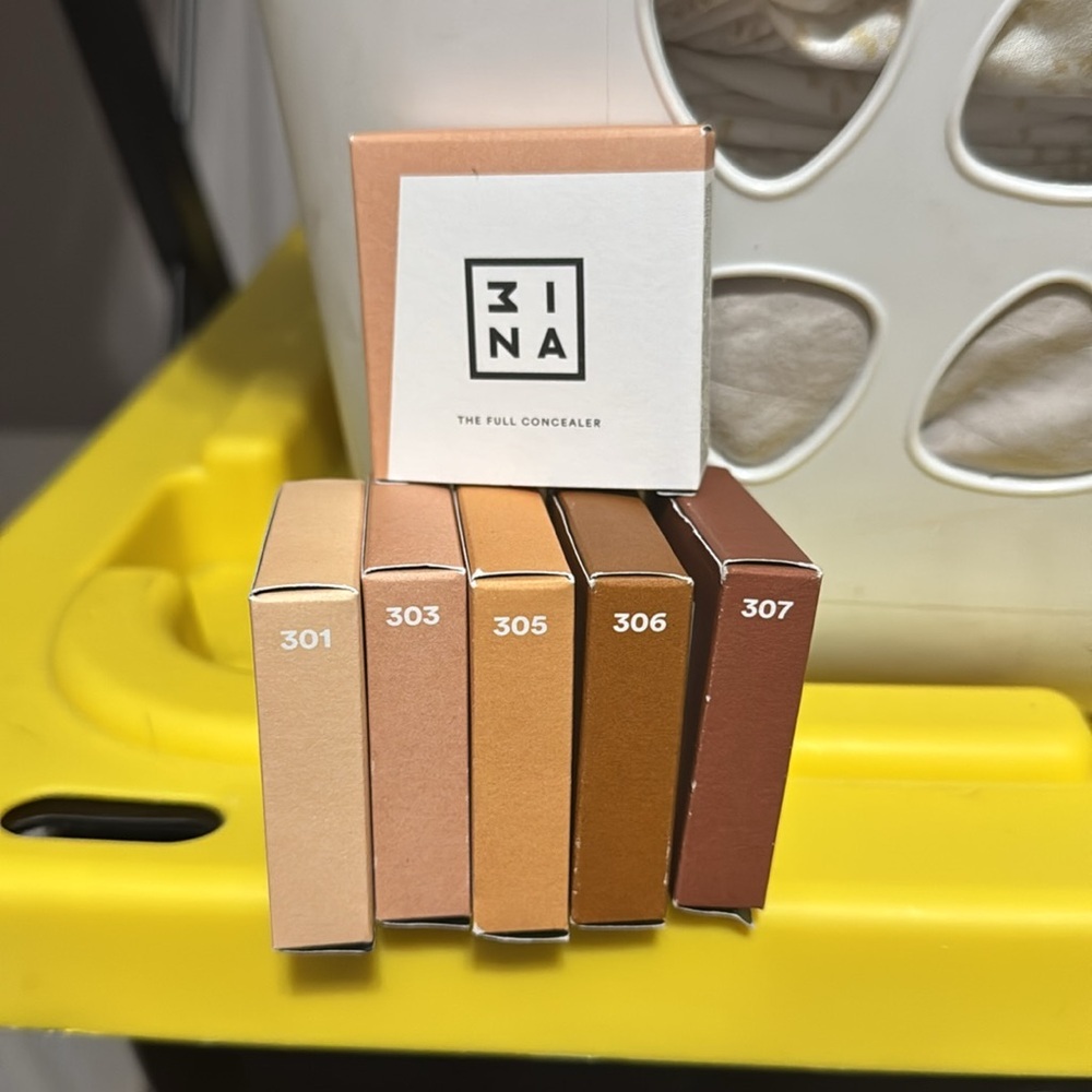 Mina The Full Concealer - Picture 7 of 10